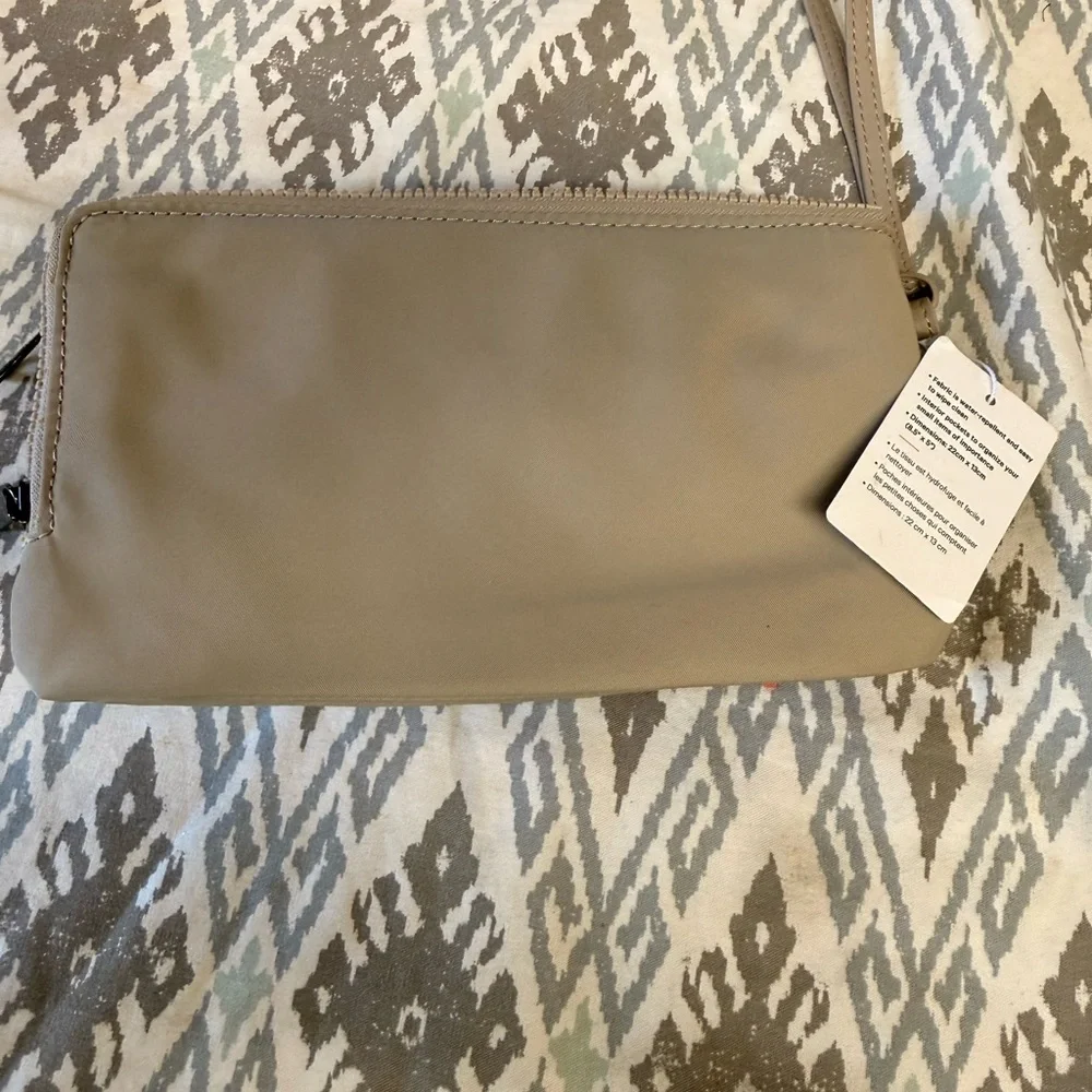 Lululemon Beige Wristlet Lululemon Curved Wristlet - Picture 2 of 8